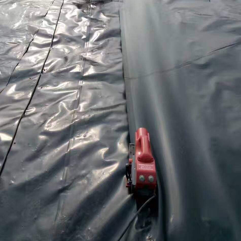 復合土工膜怎樣減少接縫數量？